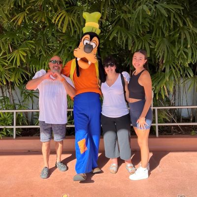 Meeting Goofy with the fam!